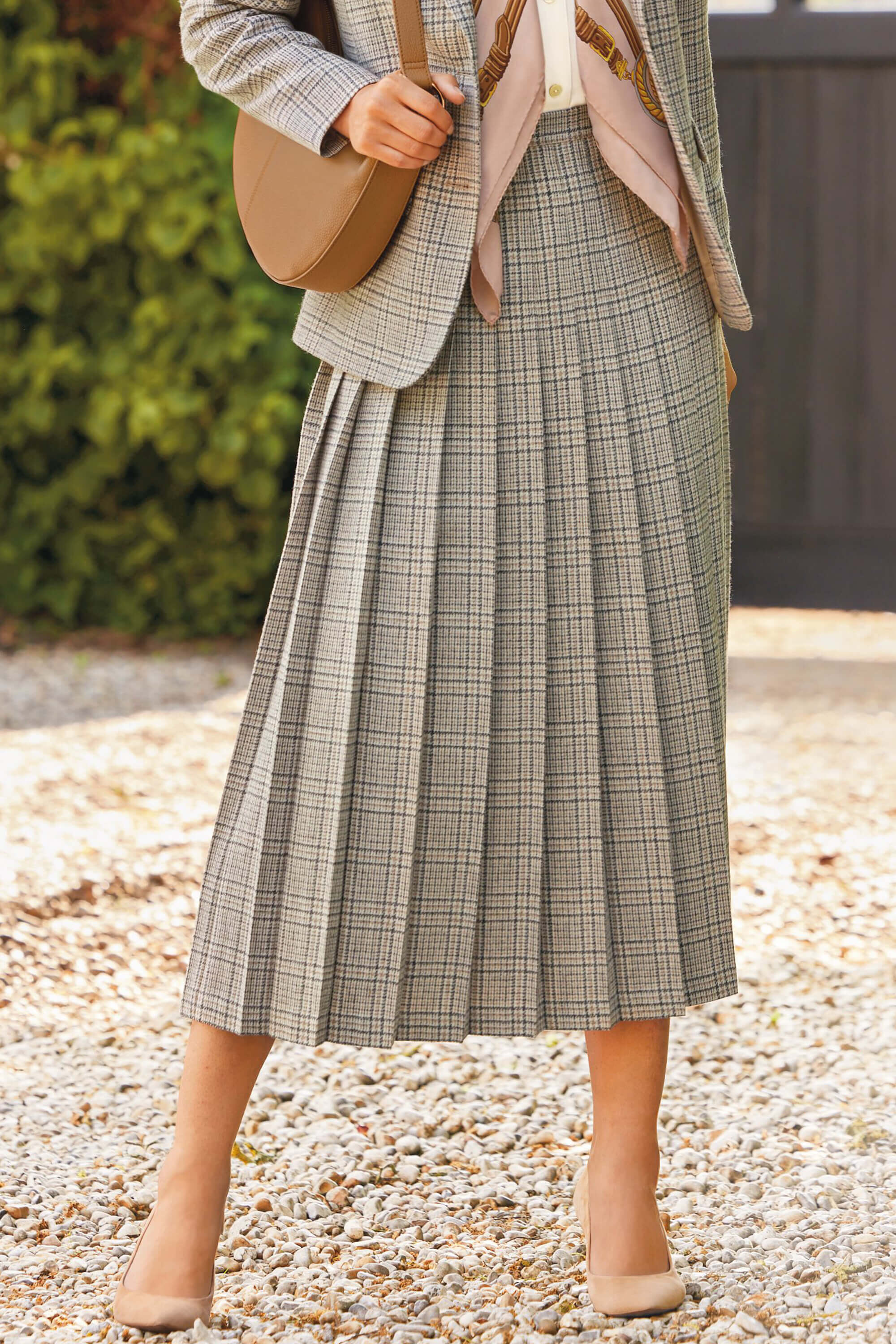 Checked pleated skirt